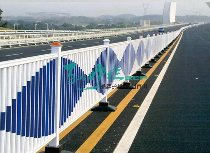 廣西南寧防眩板護(hù)欄工程