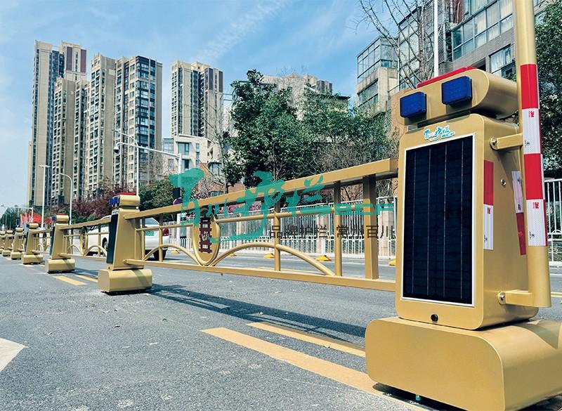 img of 湖北武漢移動(dòng)護(hù)欄工程